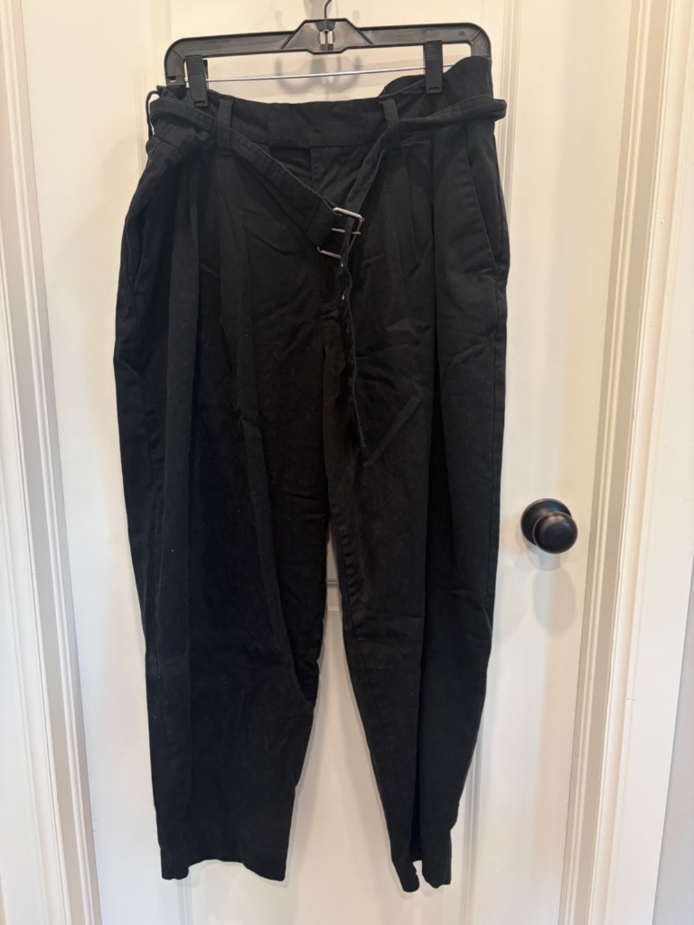 Black women 17  Tapered Belted Pants NEW